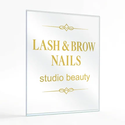 szyld plexi przezroczysta beauty studio złoty napis elegancki