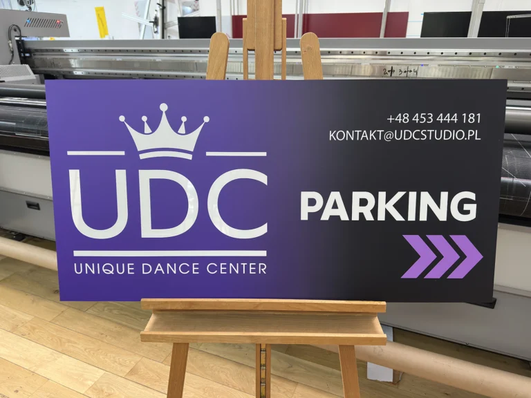 UDC Parking – Unique Dance Center, tablice i szyldy reklamowe