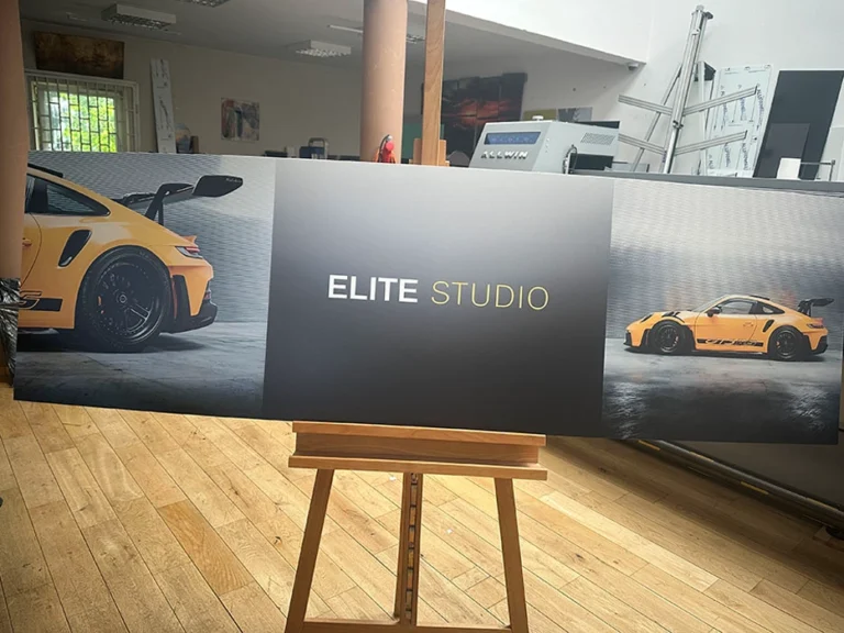 Elite Studio – motyw sportowych samochodów, tablice i szyldy reklamowe