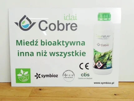 Tablica na białym Dibondzie z nadrukiem produktu rolniczego i oznaczeniami certyfikatów