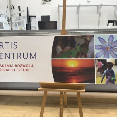 Artis Centrum – rozwój i terapia dzieci, tablice i szyldy reklamowe