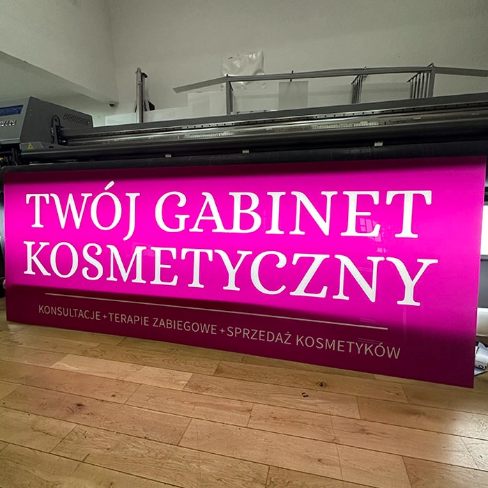 Podświetlany szyld „Twój Gabinet Kosmetyczny” – tablice i szyldy reklamowe