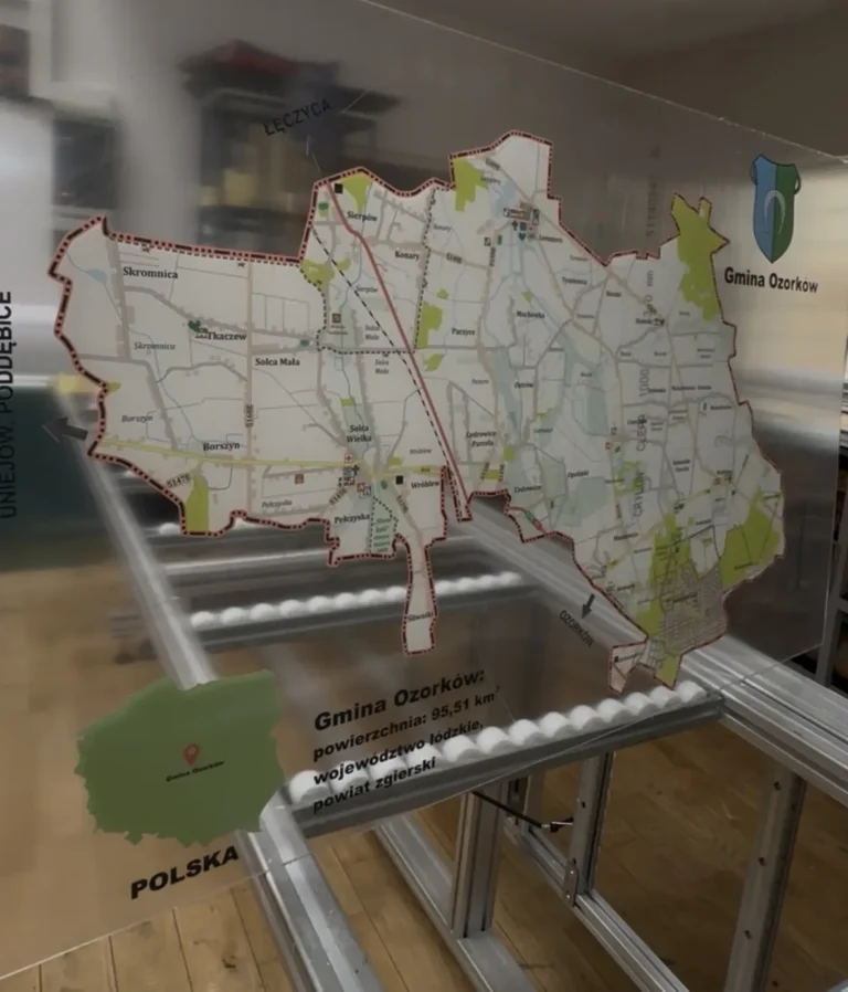 Plexi tablica z mapą Polski – trwały i estetyczny UV druk na akrylu