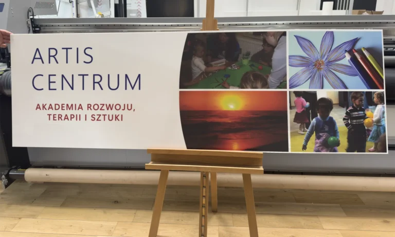 Tablica reklamowa z plexi z nadrukiem artystycznym i zdjęciami – nowoczesny UV druk