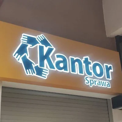 Zewnętrzny szyld reklamowy Kantor Sprawa z logo dłoni i białym podświetleniem