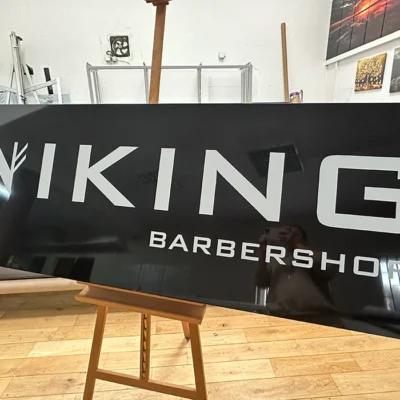 Szyld Viking Barbershop – elegancki design – tablice i szyldy reklamowe