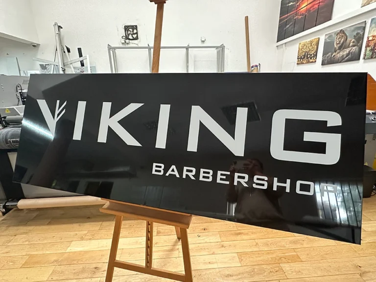 Szyld Viking Barbershop – elegancki design – tablice i szyldy reklamowe