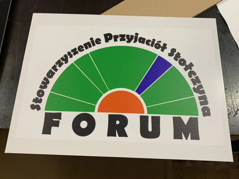 szyld bialy FORUM
