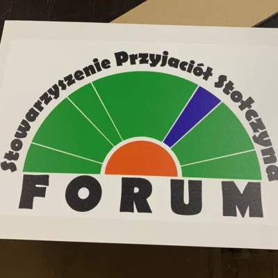 Biała tablica reklamowa FORUM – tablice i szyldy reklamowe