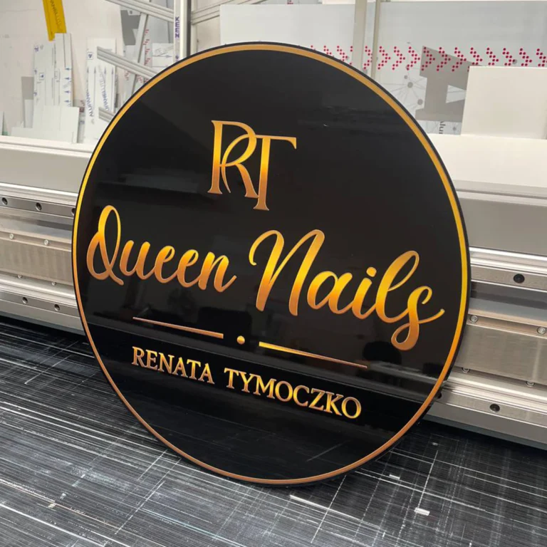 szyld czarny queen nails