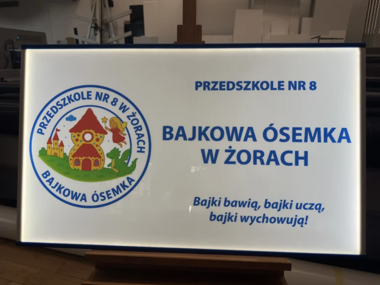 Kaseton LED z plexi opal z pełnokolorowym nadrukiem UV, jasne i równomierne podświetlenie