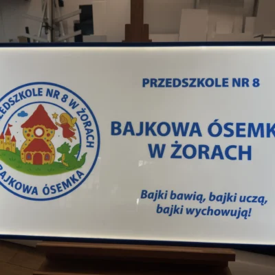 Kaseton LED z plexi opal z pełnokolorowym nadrukiem UV, jasne i równomierne podświetlenie