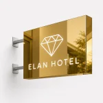 Kaseton reklamowy dwustronny frezowany ze złotego lustrzanego dibondu dla hotelu