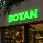 Zielone litery podświetlane LED z plexi na lokalu