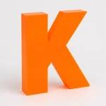 Pomarańczowa litera przestrzenna z plexi LED