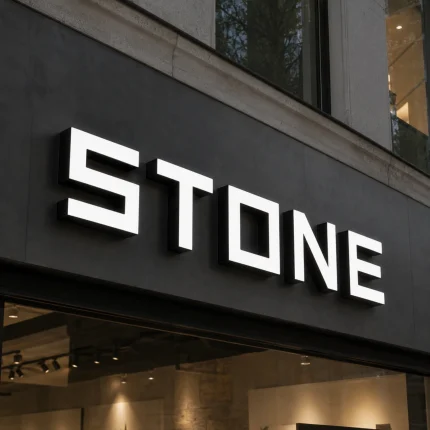 Litery reklamowe LED z dibondu na elewacji – STONE