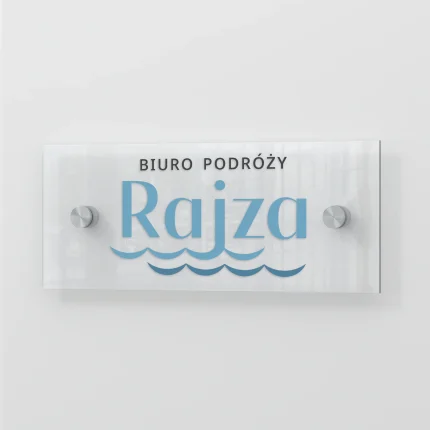 szyld z plexi na dystansach biuro podróży logo druk UV