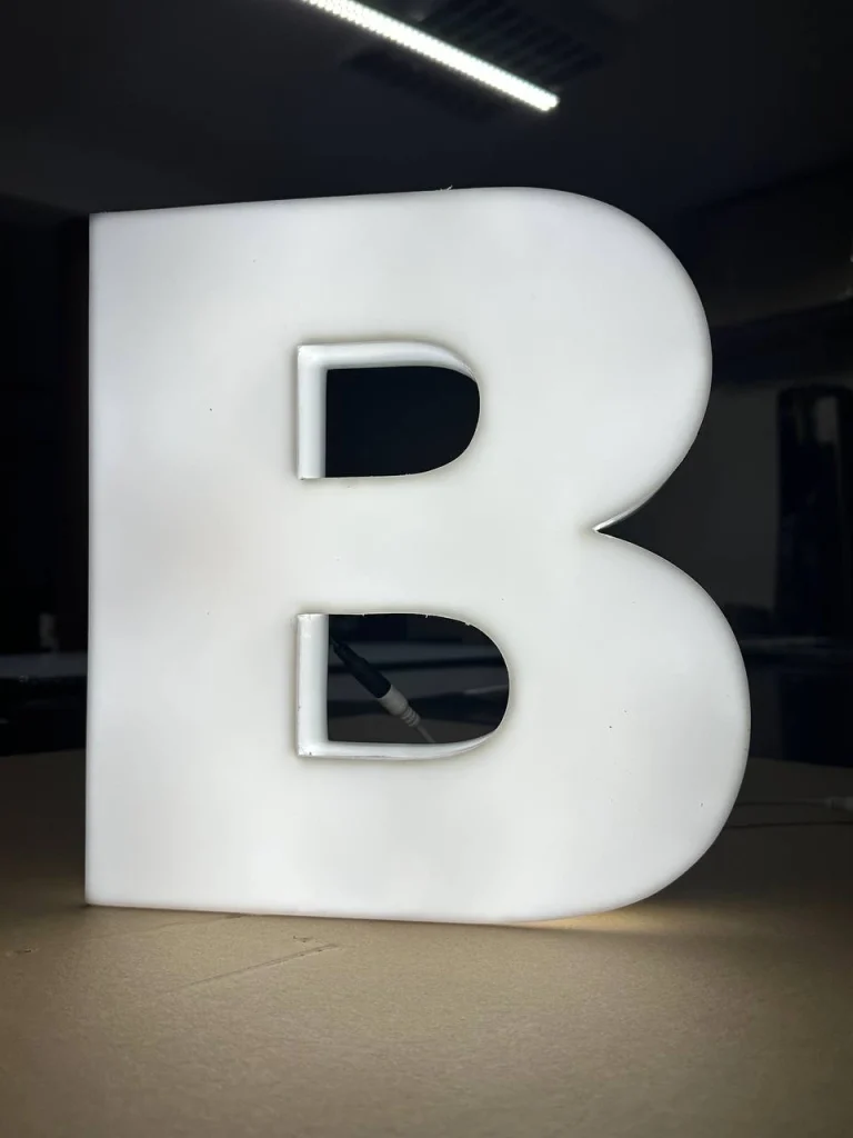 litera B 3D LED dibond podświetlane litery reklamowe
