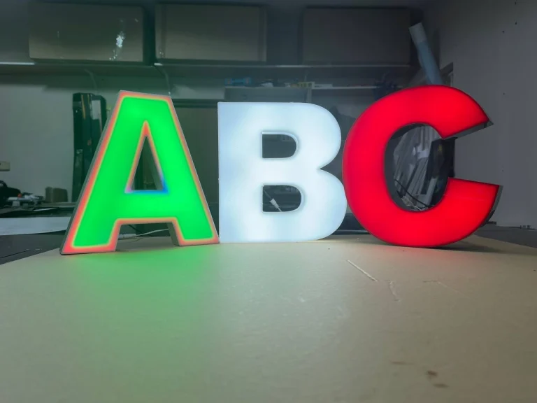 litery LED ABC podświetlane z dibondu reklama świetlna