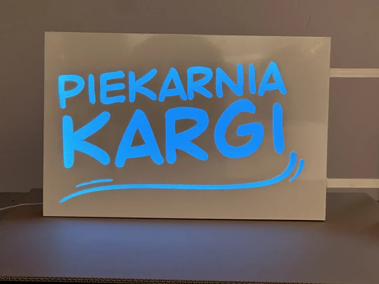 Biały kaseton reklamowy dwustronny frezowany z niebieskim LED