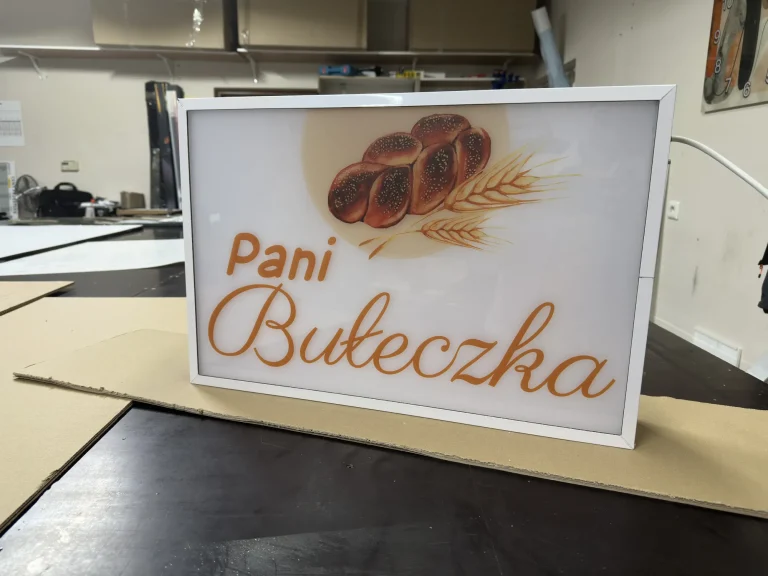 Kaseton reklamowy dla piekarni z podświetleniem LED