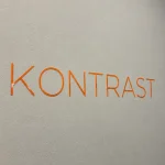 Litery reklamowe z plexi pomarańczowe