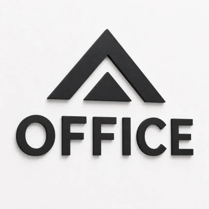 Czarne litery i znak z PCV w kompozycji Office na jasnym tle