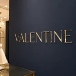 Złote lustrzane litery z Dibondu premium – napis VALENTINE