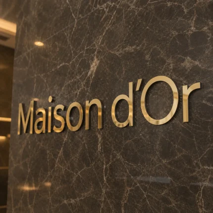 Ekskluzywne złote litery z Dibondu – napis Maison d’Or