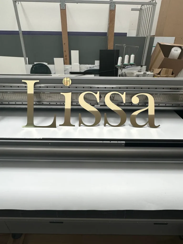 Litery z dibondu złote – napis Lissa