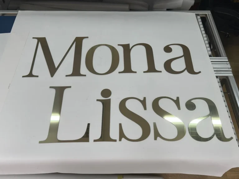 Litery z dibondu złote – napis Mona Lissa