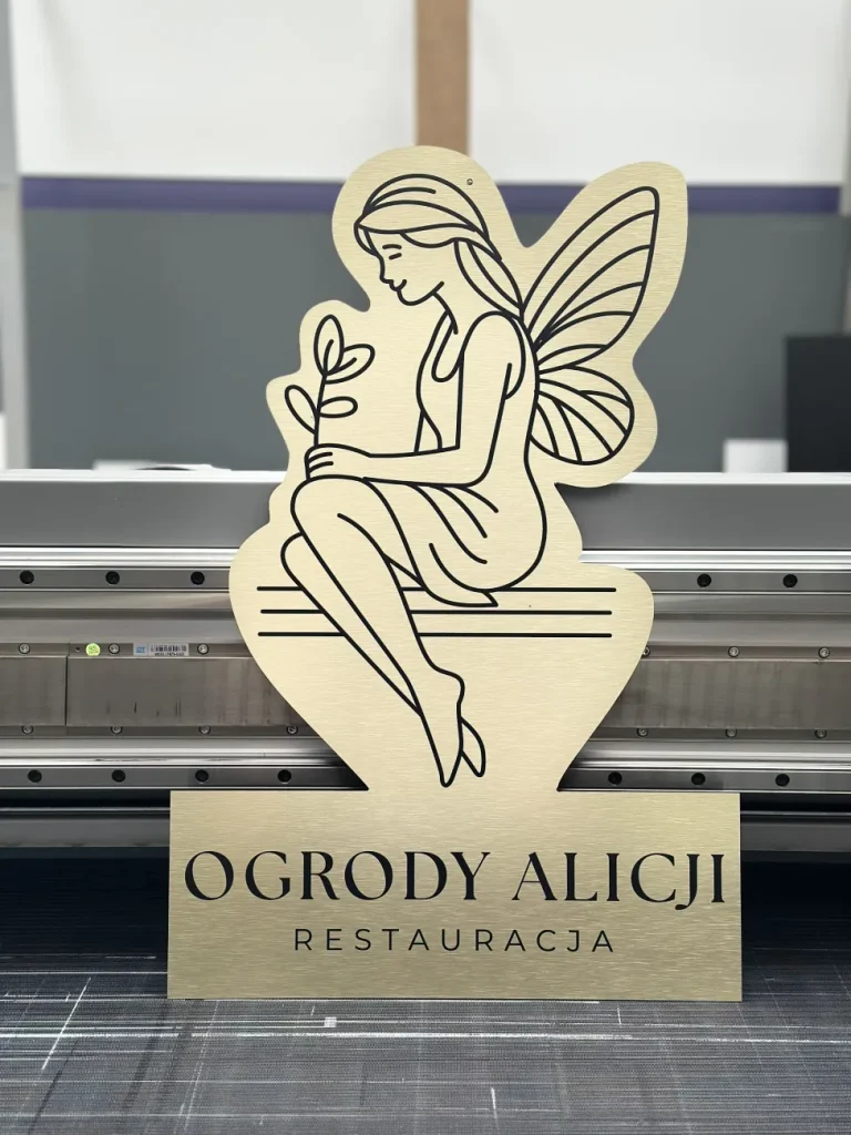 Szyld reklamowy o własnym kształcie z motywem wróżki
