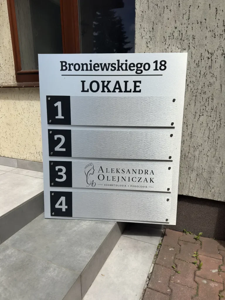 Zewnętrzna tablica informacyjna zbiorcza Dibond dla lokali