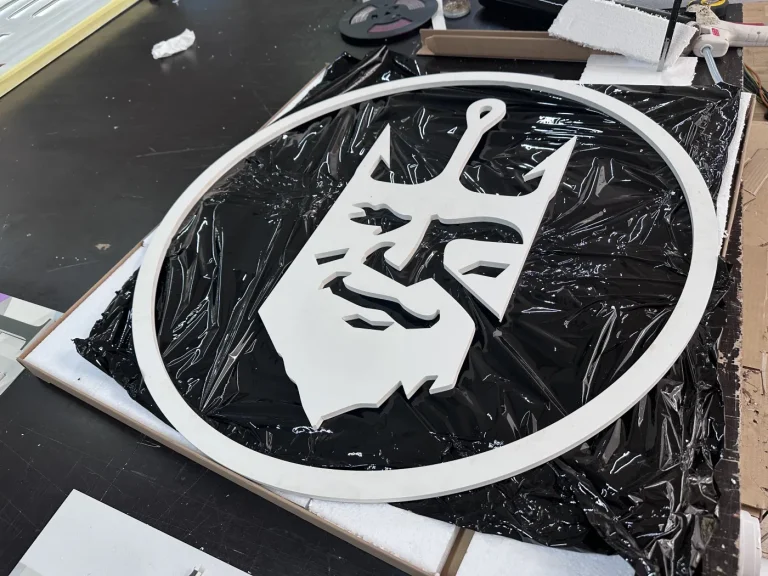Logo 3D z PCV wycinane na wymiar do oznakowania marki
