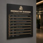 Czarna tablica informacyjna Dibond LED z wymiennymi panelami, efektem Halo i podświetleniem