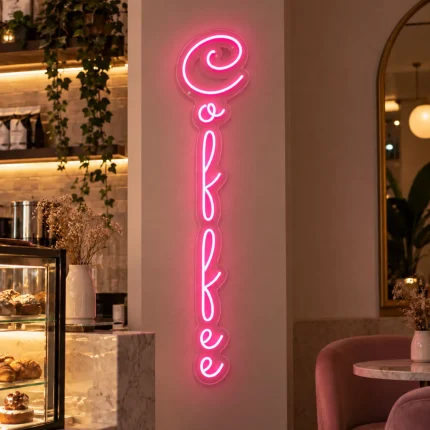 Różowy neon LED do kawiarni – pionowy napis dekoracyjny