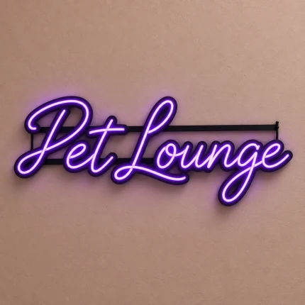 Fioletowy napis LED na zamówienie Pet Lounge na ścianie