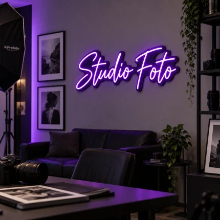 Fioletowy napis LED na zamówienie Studio Foto