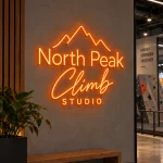 Neon personalizowany North Peak Climb Studio z motywem gór